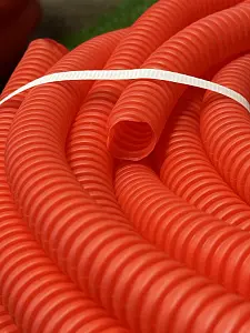 Труба гофрированная ПНД для металлопластиковых труб d25 красная (50 м) 4