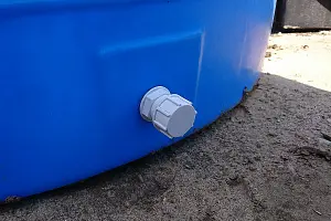 Отвод пластиковый для пластиковых емкостей с заглушкой 1 1/2" 4